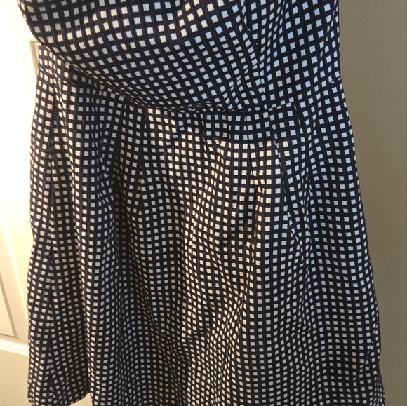 DRESSES - Picture 12 of 16